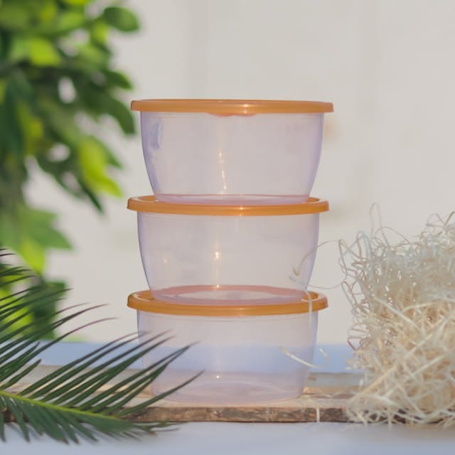 Glass containers filled with healthy meal prep chicken and vegetables